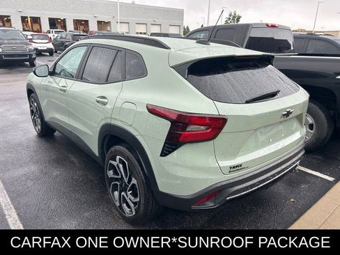 Used 2024 Chevrolet Trax RS w/ Sunroof Package FWD image 4