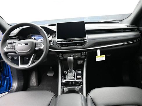 New 2026 Jeep Compass Latitude image 23