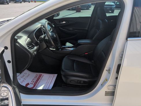Used 2016 Chevrolet Malibu LT w/ Leather Package FWD image 9