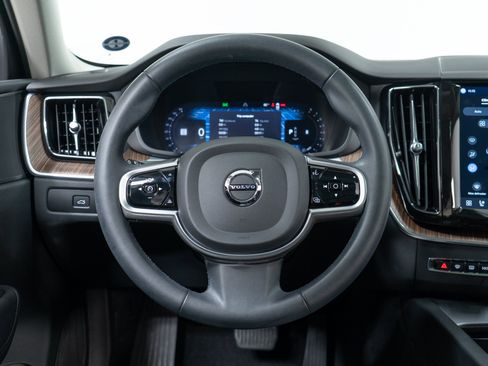 Certified 2023 Volvo XC60 B5 Plus w/ Climate Package AWD/4WD image 17