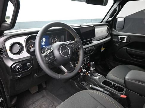 Used 2024 Jeep Gladiator Sport AWD/4WD image 12