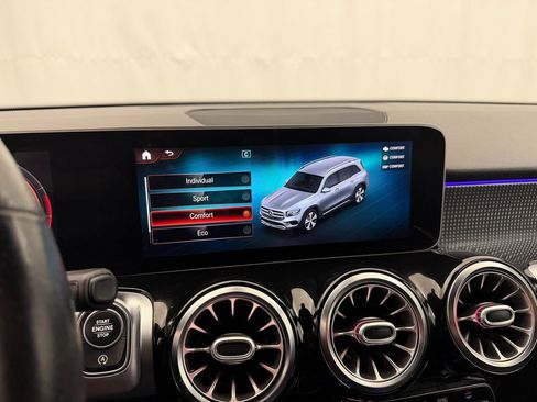 Used 2021 Mercedes-Benz GLB 250 4MATIC w/ Premium Package image 24