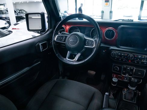 Used 2019 Jeep Wrangler Unlimited Rubicon w/ Dual Top Group AWD/4WD image 9