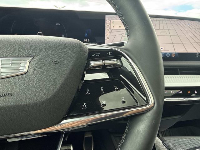 Certified 2025 Cadillac Optiq Luxury 2 w/ LPO, Floor Liner Package AWD/4WD image 39