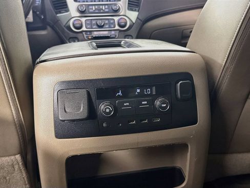 Used 2018 Chevrolet Suburban LT RWD image 31