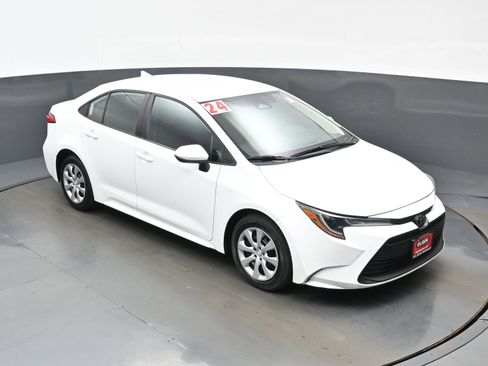 Used 2024 Toyota Corolla LE FWD image 32