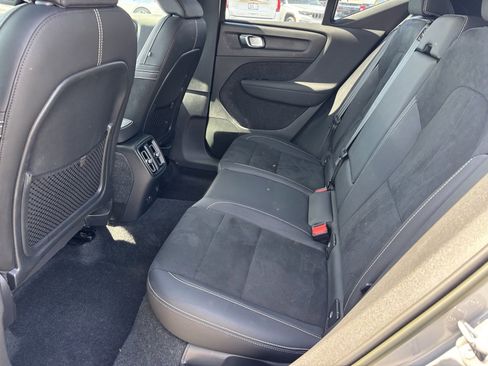 Used 2023 Volvo XC40 Recharge Plus image 4