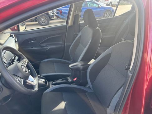 Used 2025 Nissan Versa SV image 34