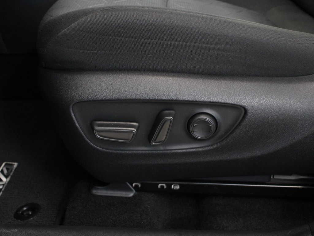 Used 2023 Toyota RAV4 XLE w/ Convenience Package FWD image 12