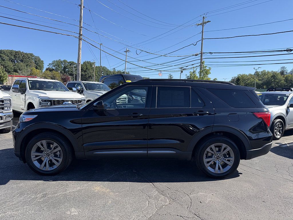 Certified 2022 Ford Explorer XLT w/ Equipment Group 202A AWD/4WD image 2