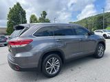 Used 2019 Toyota Highlander XLE image 3