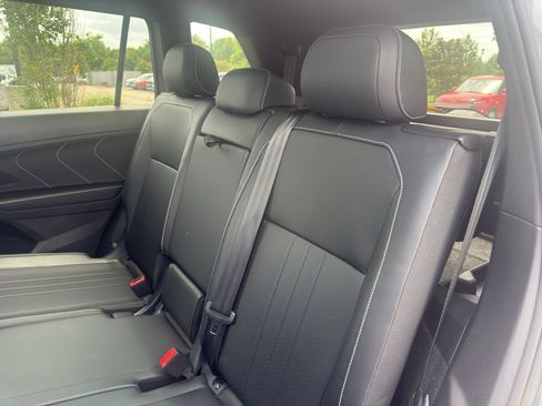 Used 2023 Volkswagen Tiguan SE R-Line FWD image 9