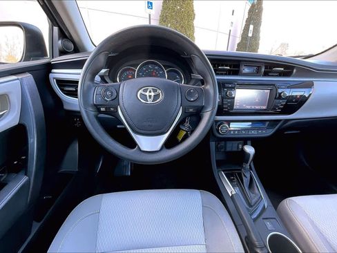 Used 2016 Toyota Corolla LE image 6