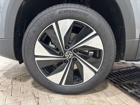 New 2025 Volkswagen Taos SE image 5