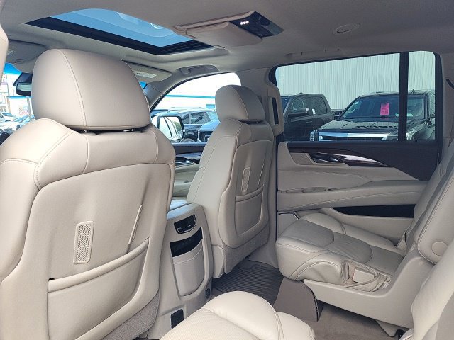 Used 2017 Cadillac Escalade ESV Luxury AWD/4WD image 17