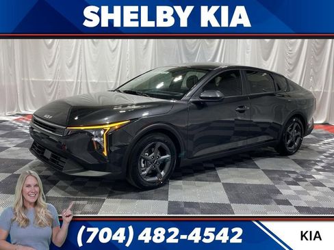 New 2026 Kia K4 LXS image 1