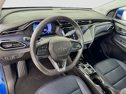 Used 2023 Chevrolet Bolt EUV Premier w/ Sun & Sound Package image 9