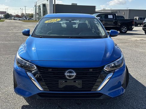 Used 2024 Nissan Sentra SV image 2