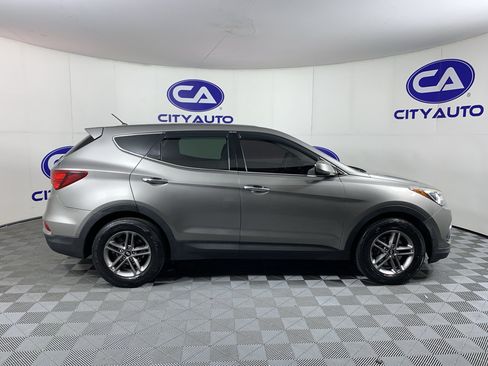 Used 2018 Hyundai Santa Fe Sport FWD image 2
