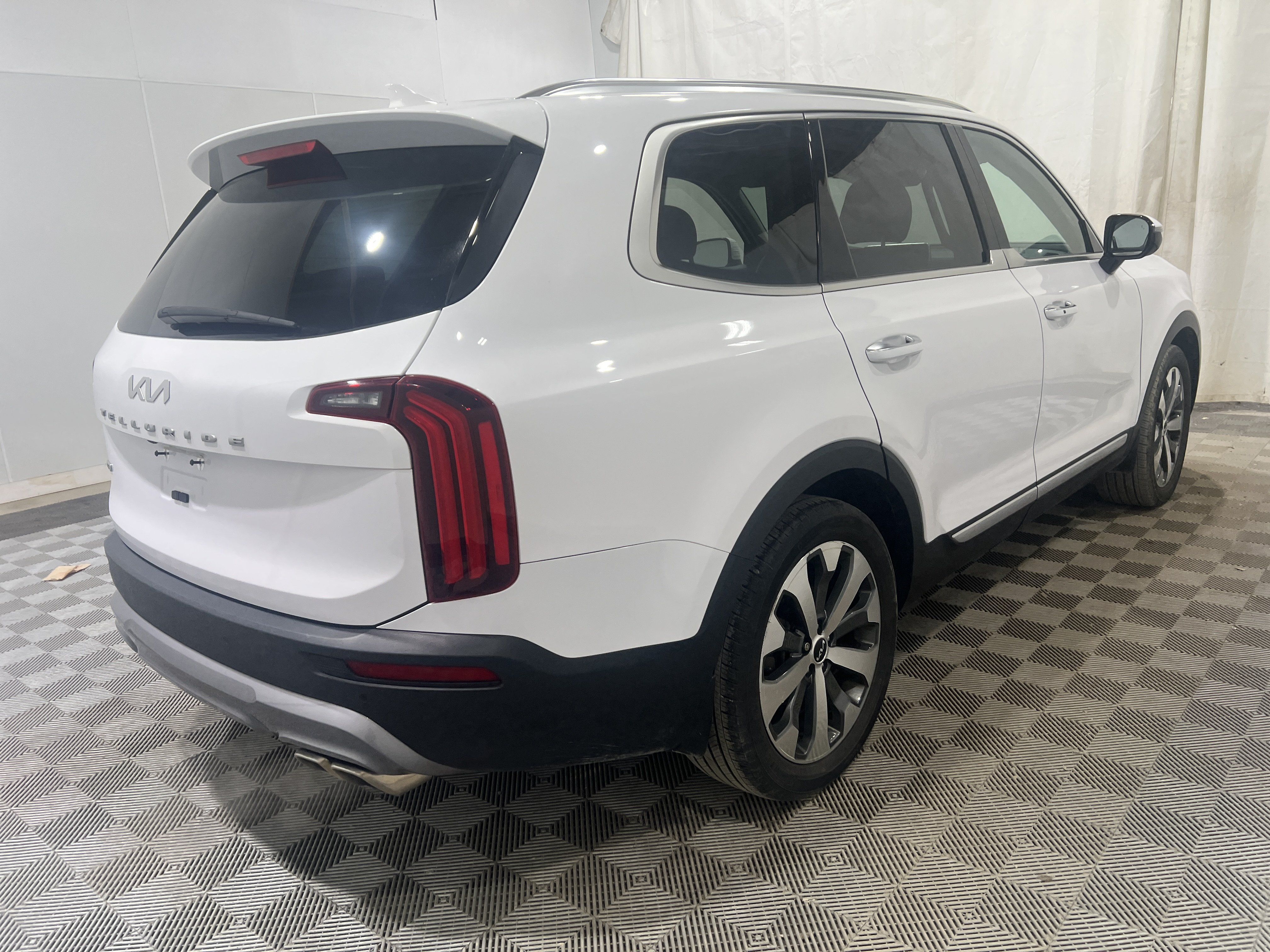 Used 2022 Kia Telluride SX AWD/4WD image 3