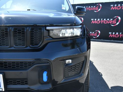 Used 2023 Jeep Grand Cherokee 30th Anniversary AWD/4WD image 11