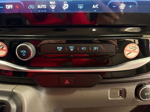 Used 2023 Ford Transit 350 XLT image 19