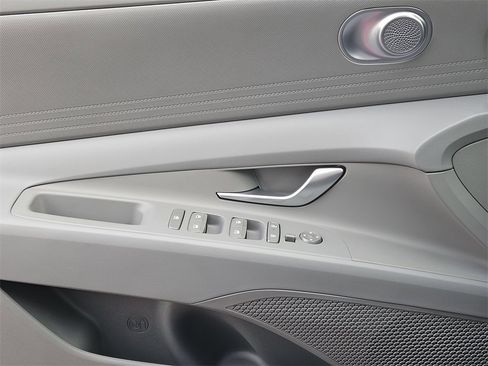 New 2025 Hyundai Elantra SE image 21