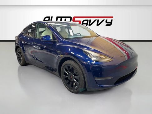 Used 2021 Tesla Model Y Long Range AWD/4WD image 1