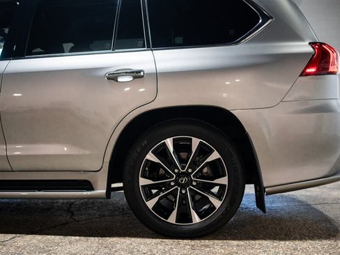 Used 2021 Lexus LX 570 4WD w/ Sport Package image 13