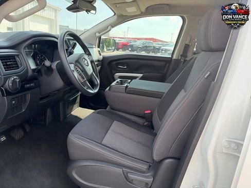 Used 2024 Nissan Titan SV AWD/4WD image 9