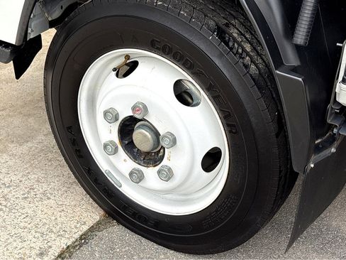 Used 2024 Isuzu NQR image 17