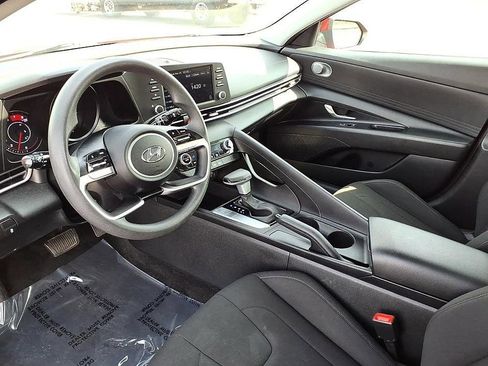 Used 2023 Hyundai Elantra SEL image 13