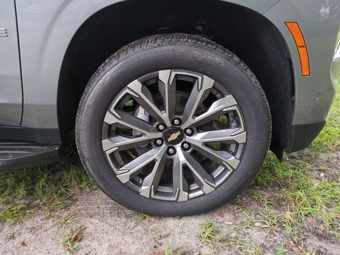 Used 2025 Chevrolet Tahoe High Country RWD image 11