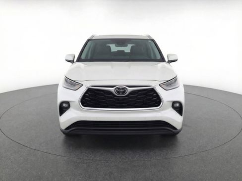 Used 2024 Toyota Grand Highlander image 2