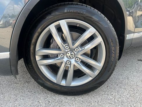 Used 2016 Volkswagen Touareg TDI AWD/4WD image 45