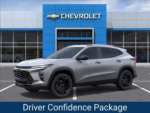 New 2026 Chevrolet Trax ACTIV w/ Sunroof Package FWD image 2