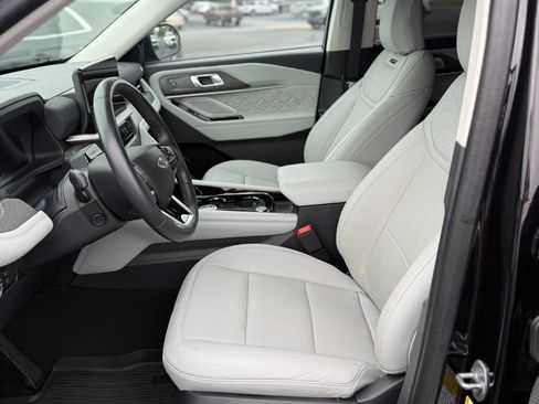 Used 2025 Ford Explorer Platinum w/ LUX Leather Package AWD/4WD image 10