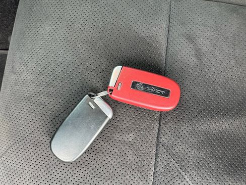 Used 2015 Dodge Challenger SRT Hellcat image 9