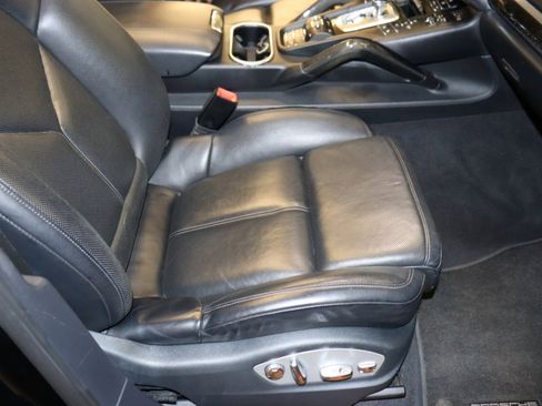Used 2012 Porsche Cayenne Turbo image 38