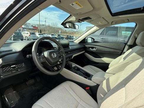 Used 2025 Honda Accord SE image 9