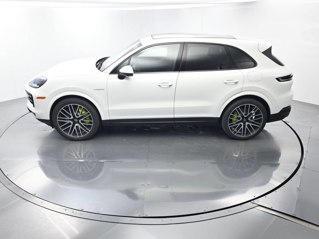 Certified 2026 Porsche Cayenne E-Hybrid AWD/4WD image 32