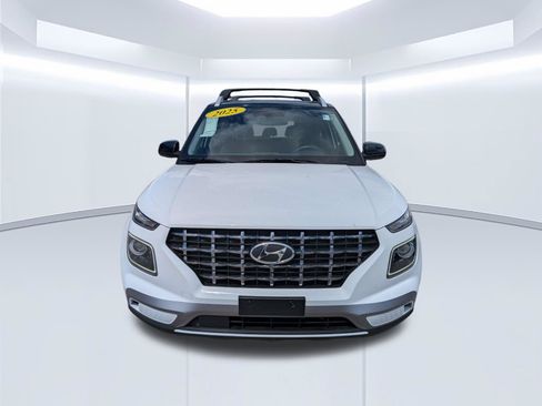Certified 2024 Hyundai Venue Limited FWD image 9