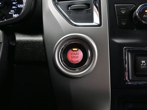 Used 2016 Nissan Titan SL image 23