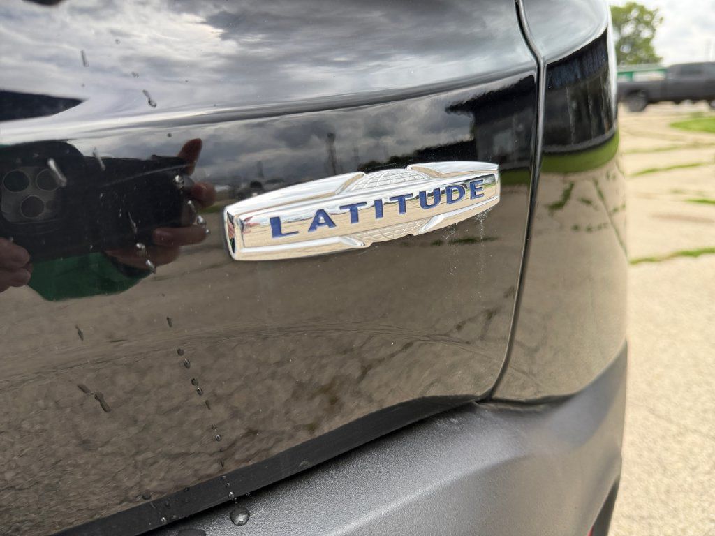 Used 2021 Jeep Renegade Latitude w/ Convenience Group AWD/4WD image 40