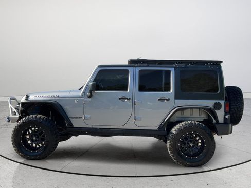 Used 2015 Jeep Wrangler Unlimited Rubicon w/ Connectivity Group image 10