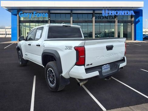 Used 2025 Toyota Tacoma TRD Off-Road AWD/4WD image 3