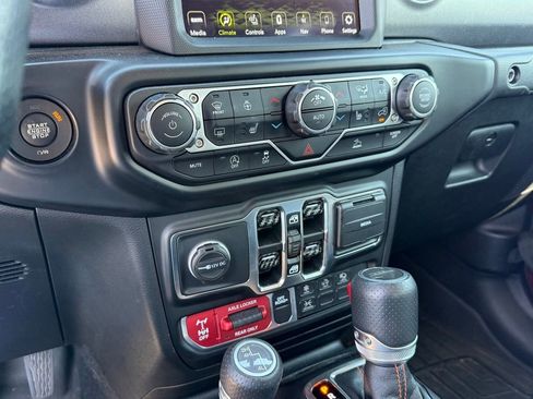 Used 2022 Jeep Gladiator Mojave w/ Cold Weather Group AWD/4WD image 23