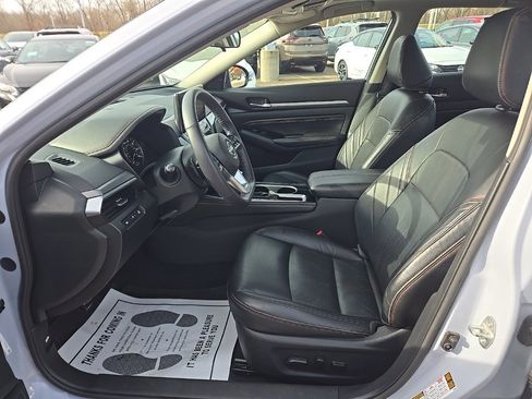 Used 2023 Nissan Altima 2.5 SR w/ SR Premium Package image 9