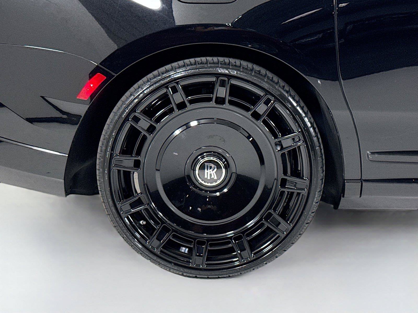 Used 2025 Rolls-Royce Cullinan Black Badge AWD/4WD image 39