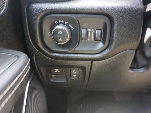 Used 2024 RAM 1500 Laramie AWD/4WD image 5